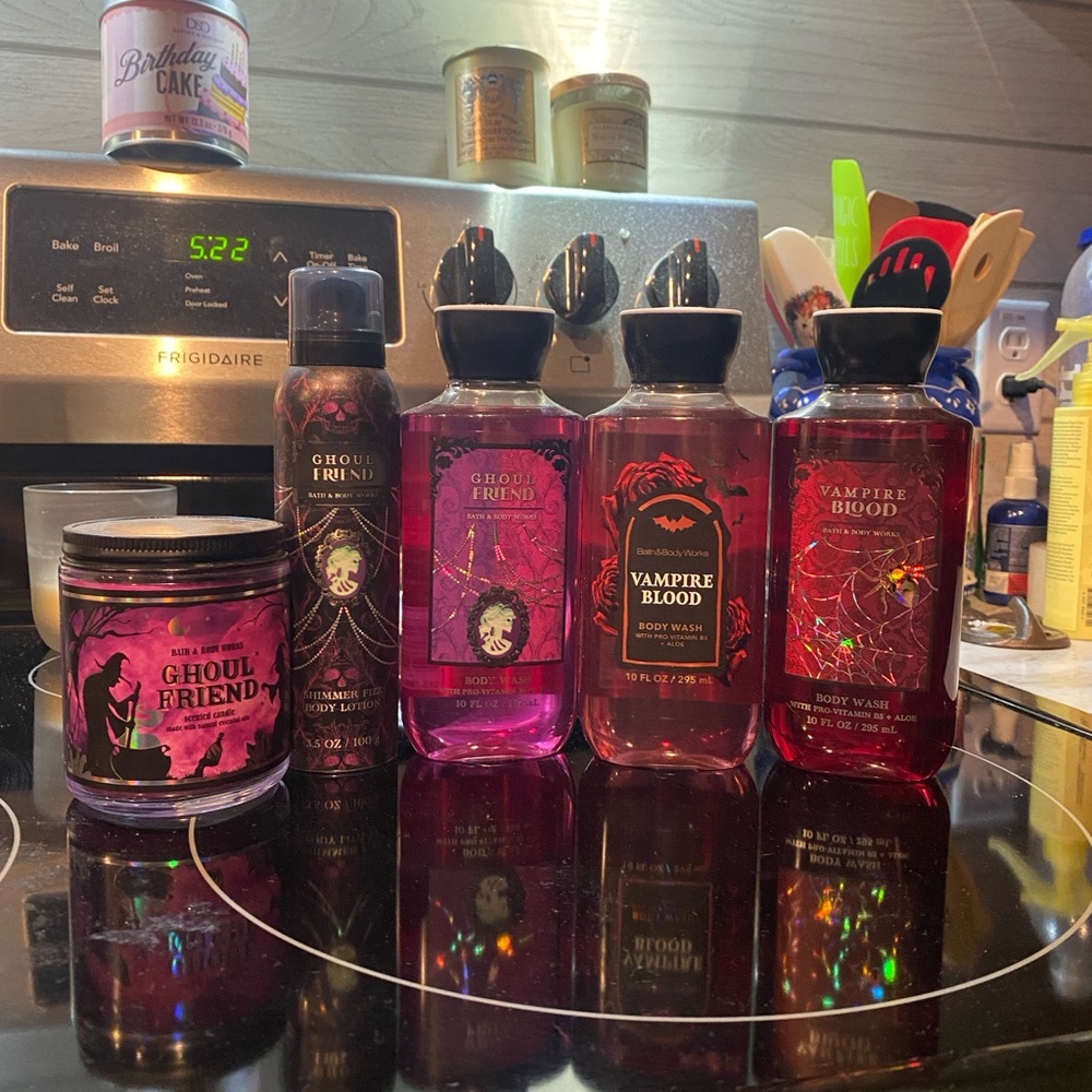 Bath & Body Works Vampire Blood & Ghoul Friend Body Wash Set - Red & Pink